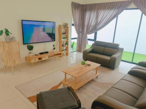 Bungalow, Up to 21 Pax, 4000sqft, 3 Bedrooms, 4 Bathrooms, 4 Car Parks by Star Home